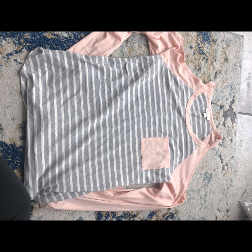 Cut out shoulder long sleeve top